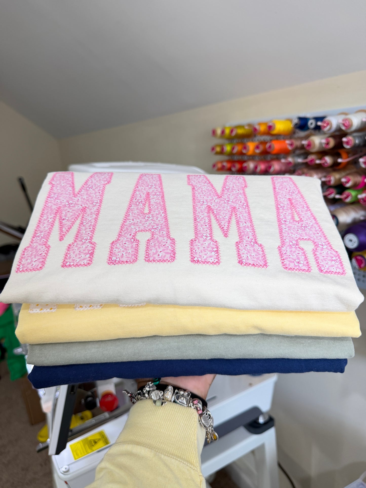 MAMA APPLIQUE SHIRT